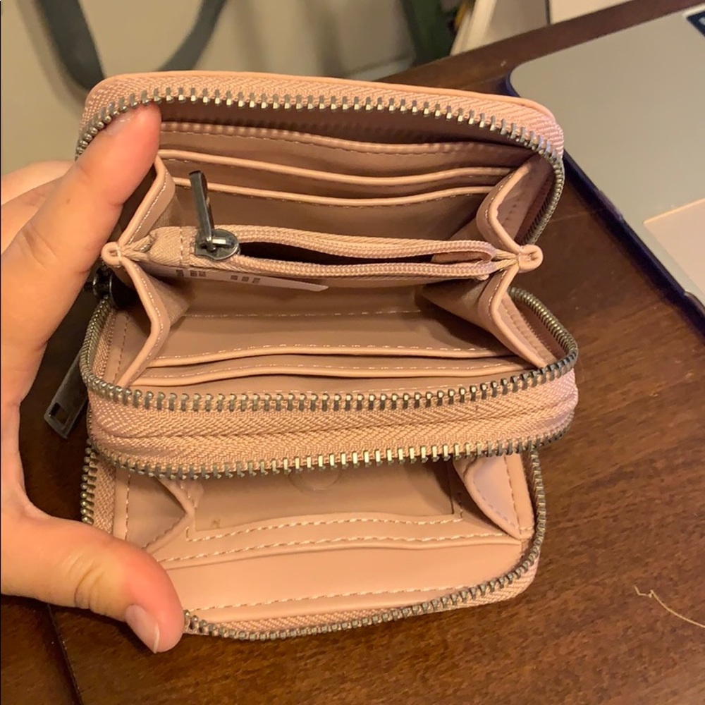 Universal Thread Wallet - Picture 3 of 3